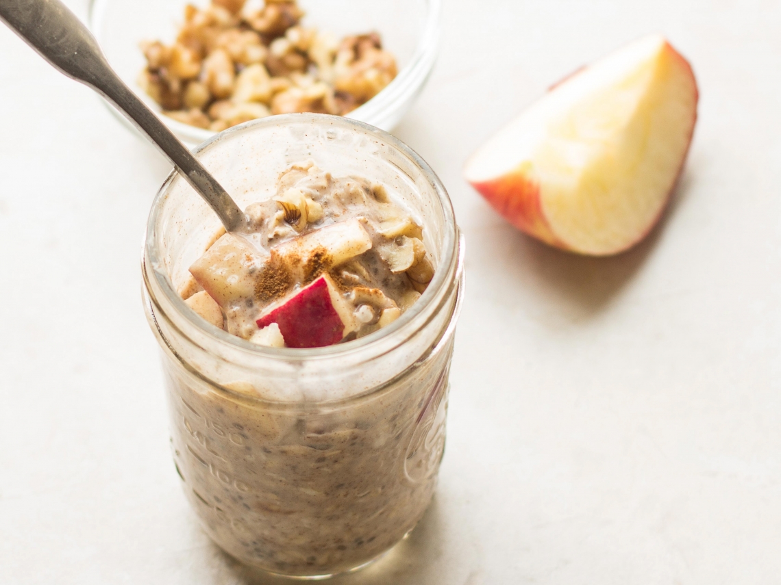 Apple overnight oats